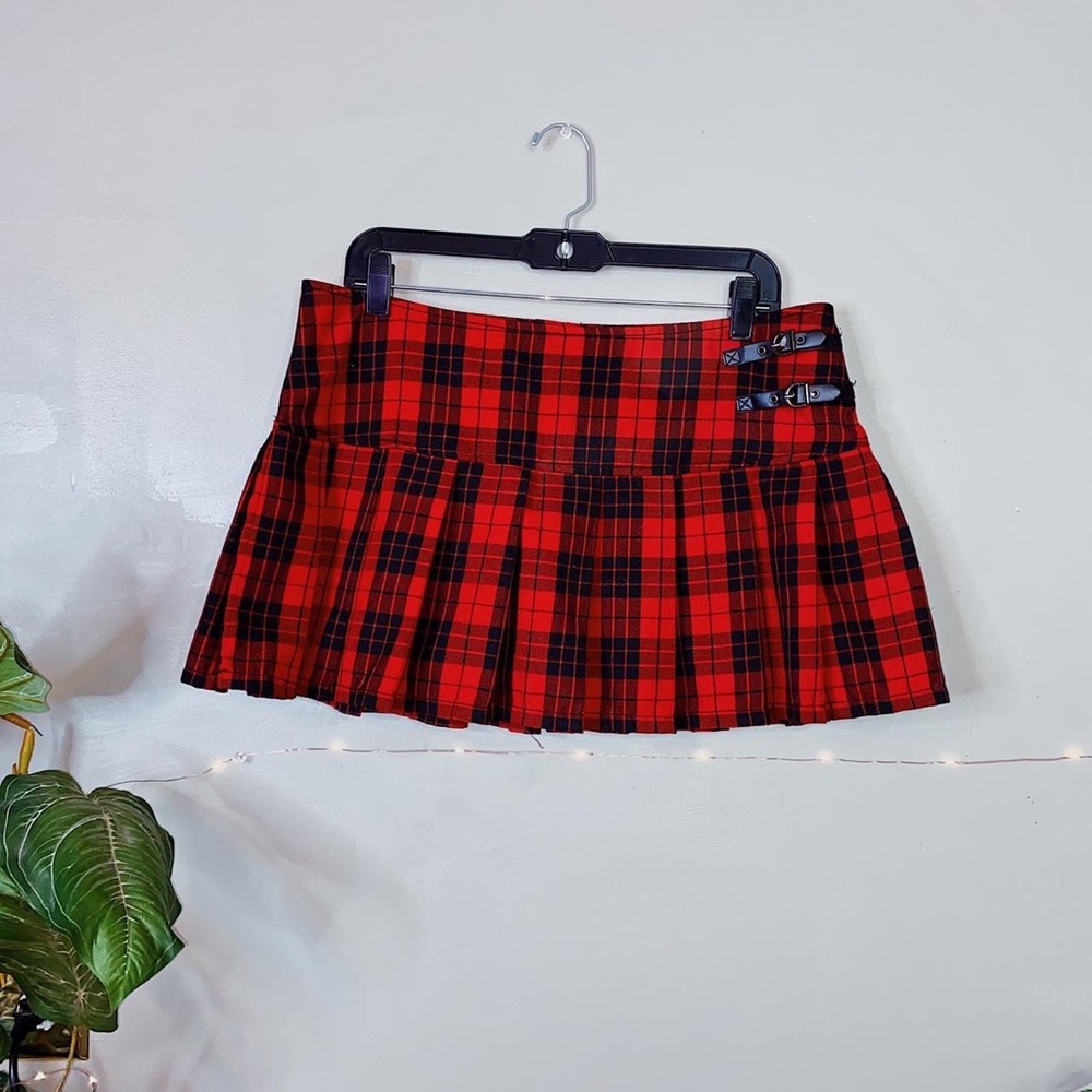 Y2K Avril Lavigne Mini High Waisted Black and Red Plaid Grunge Skirt
